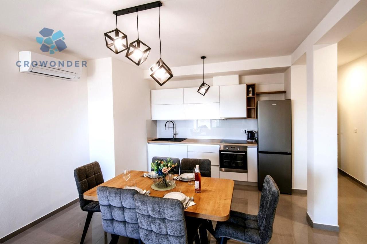Crowonder Sun Dance Apartments With Heated Swimming Pool Seaview And Garden Sveti Filip i Jakov Exterior photo
