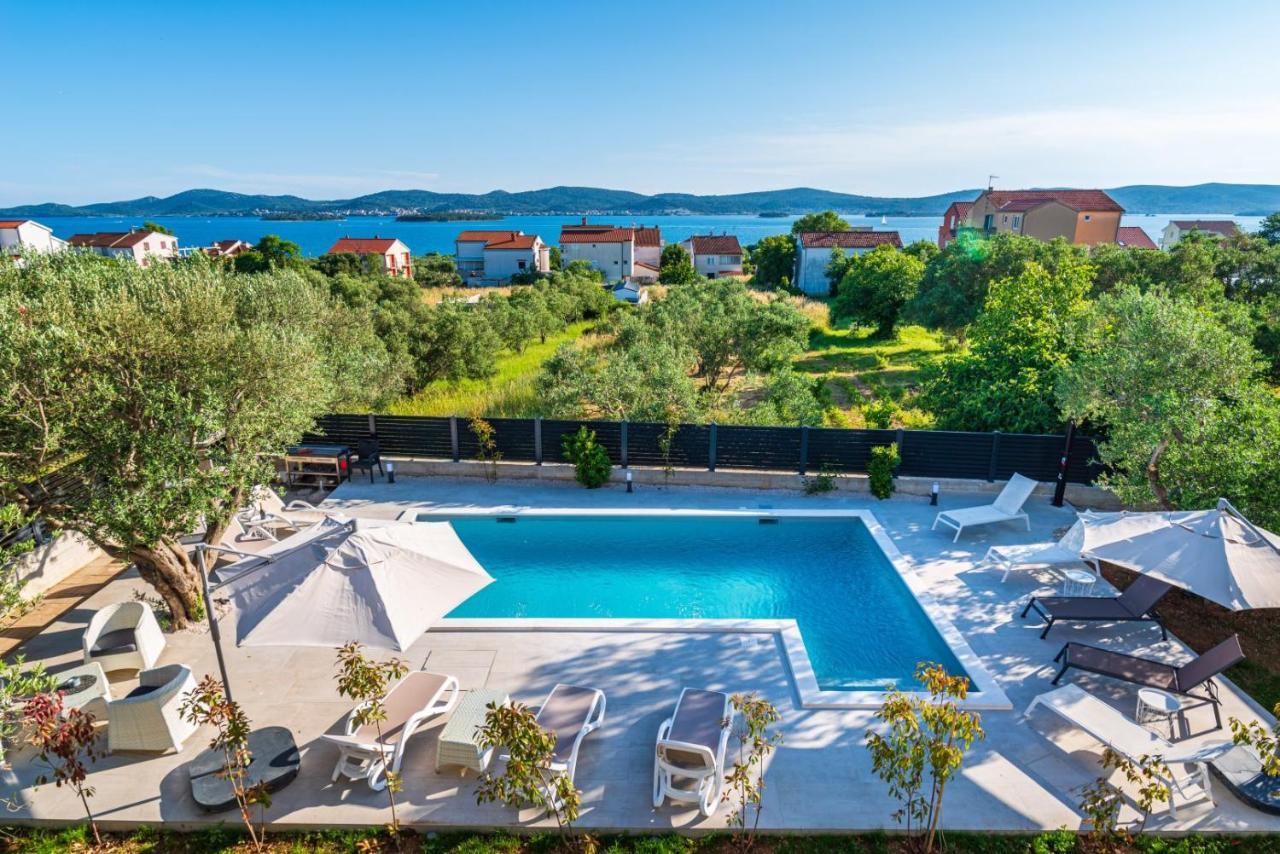 Crowonder Sun Dance Apartments With Heated Swimming Pool Seaview And Garden Sveti Filip i Jakov Exterior photo