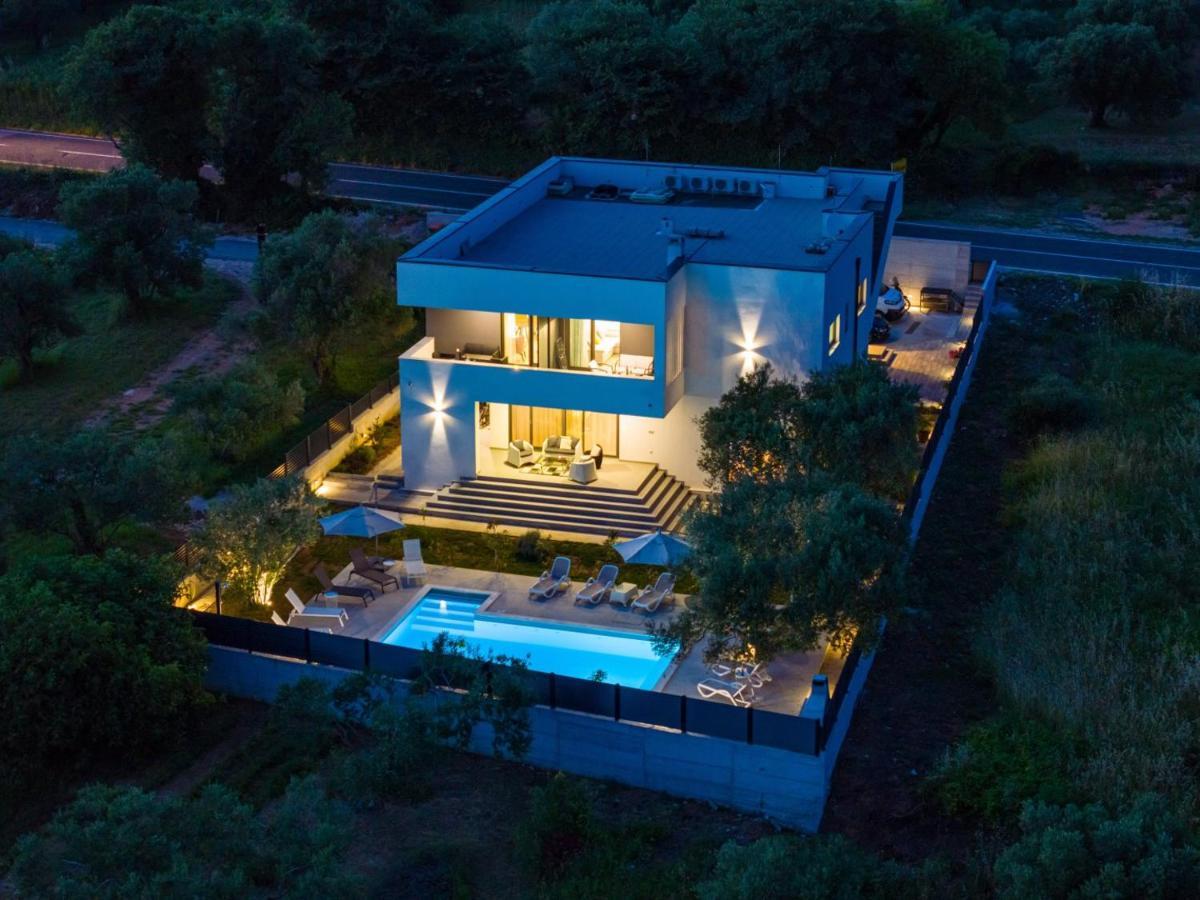 Crowonder Sun Dance Apartments With Heated Swimming Pool Seaview And Garden Sveti Filip i Jakov Exterior photo