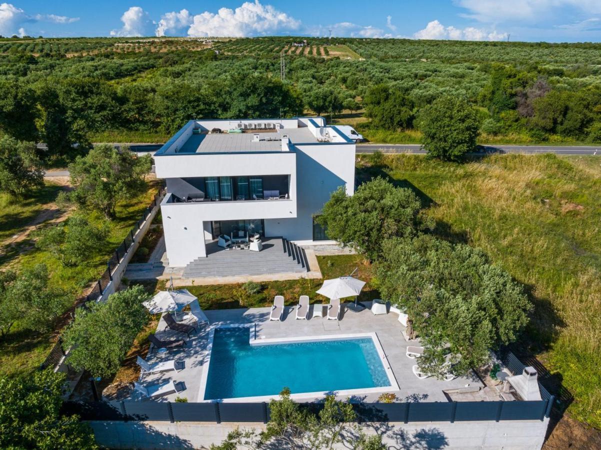 Crowonder Sun Dance Apartments With Heated Swimming Pool Seaview And Garden Sveti Filip i Jakov Exterior photo