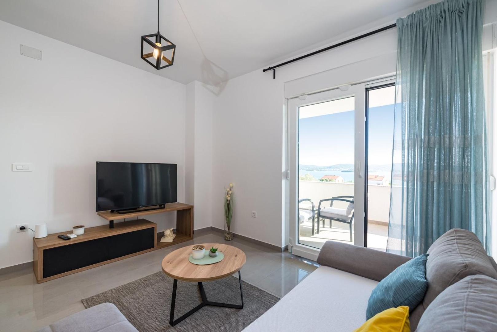 Crowonder Sun Dance Apartments With Heated Swimming Pool Seaview And Garden Sveti Filip i Jakov Exterior photo