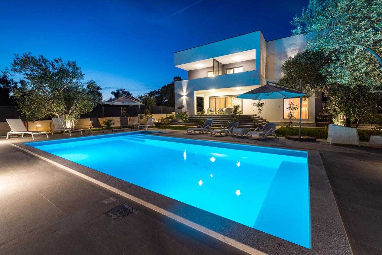 Crowonder Sun Dance Apartments With Heated Swimming Pool Seaview And Garden Sveti Filip i Jakov Exterior photo