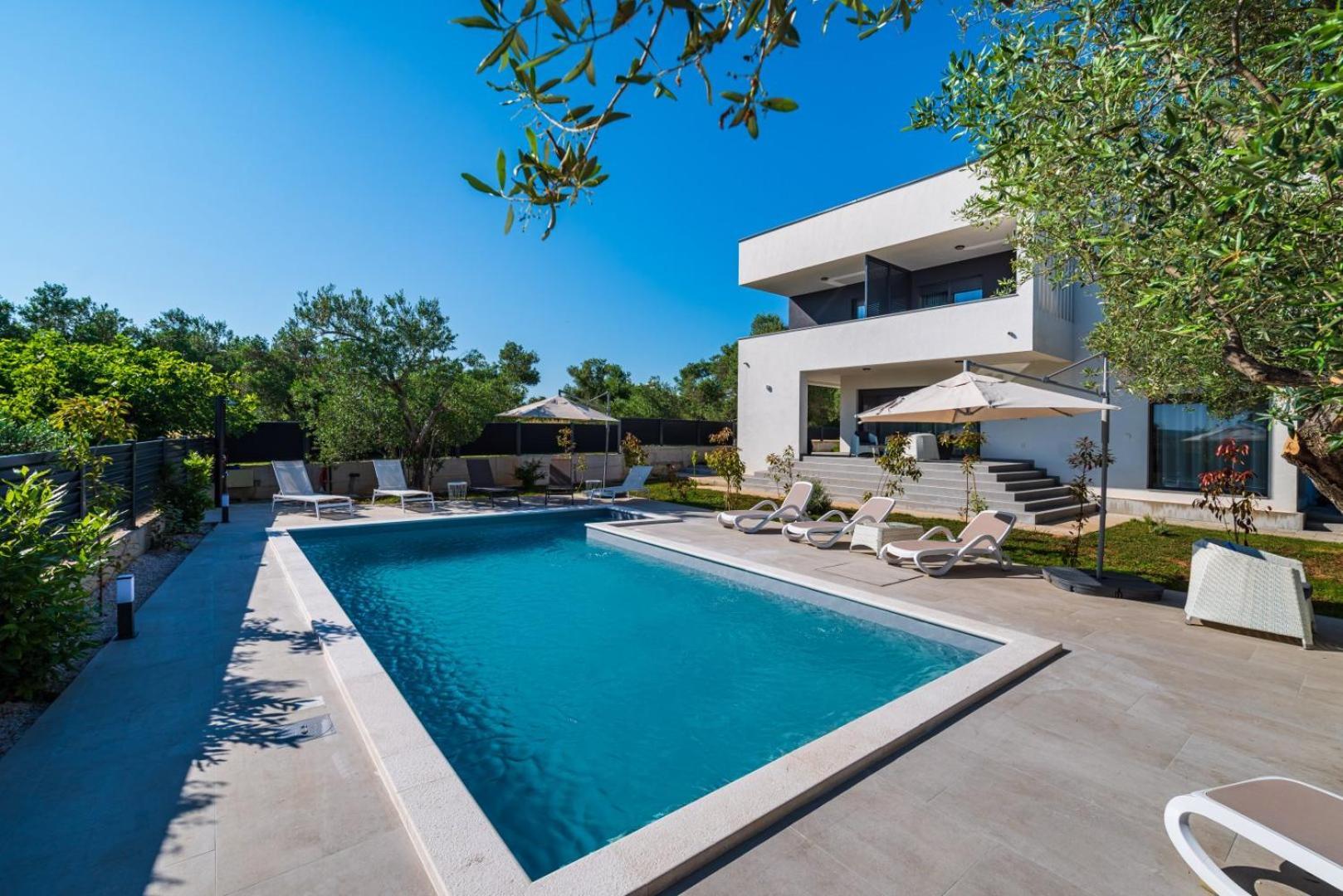Crowonder Sun Dance Apartments With Heated Swimming Pool Seaview And Garden Sveti Filip i Jakov Exterior photo