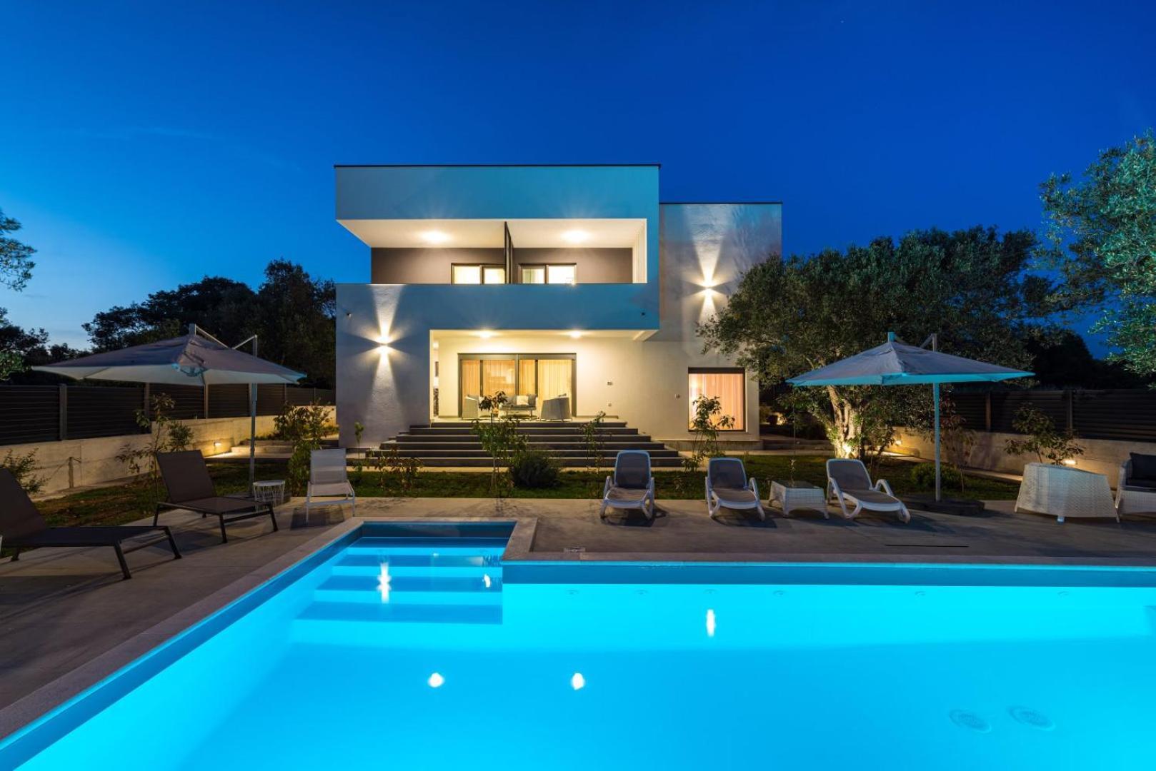 Crowonder Sun Dance Apartments With Heated Swimming Pool Seaview And Garden Sveti Filip i Jakov Exterior photo