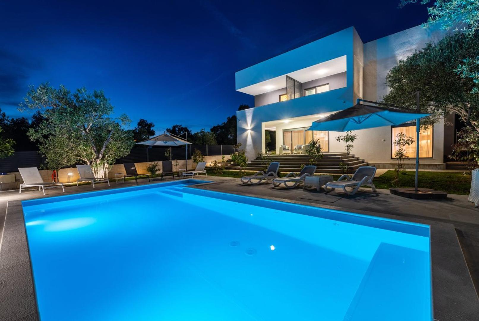 Crowonder Sun Dance Apartments With Heated Swimming Pool Seaview And Garden Sveti Filip i Jakov Exterior photo