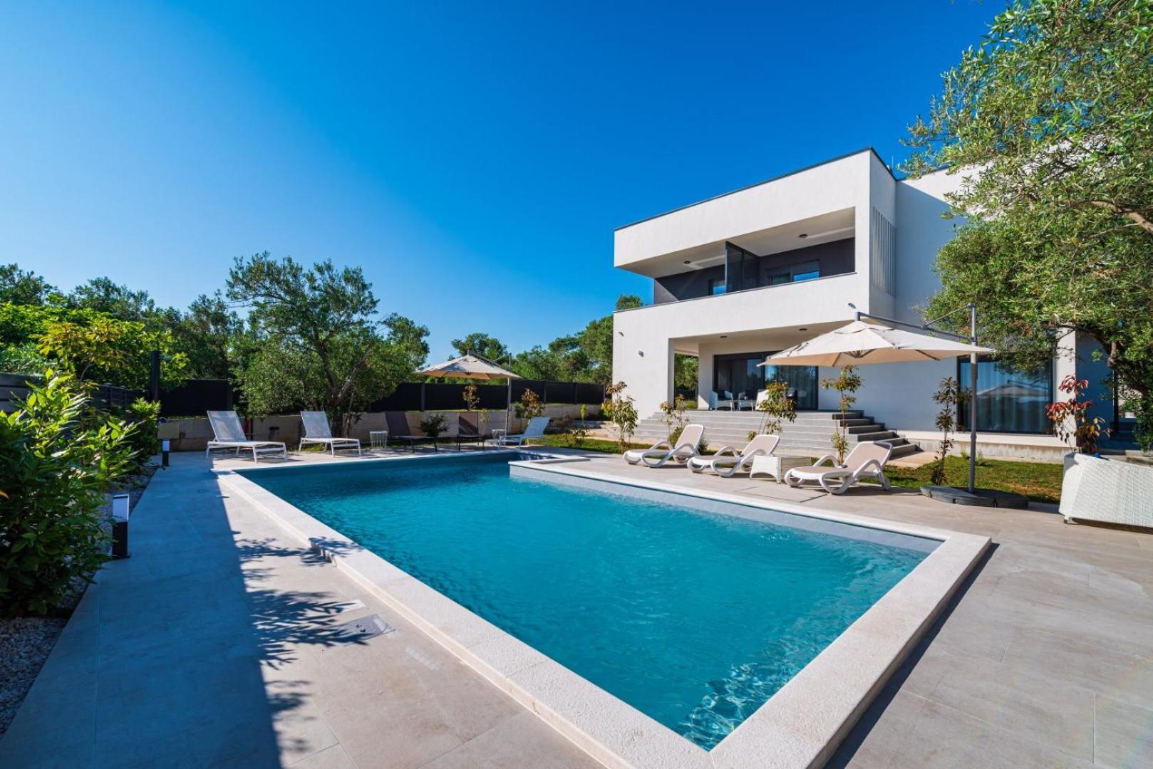 Crowonder Sun Dance Apartments With Heated Swimming Pool Seaview And Garden Sveti Filip i Jakov Exterior photo