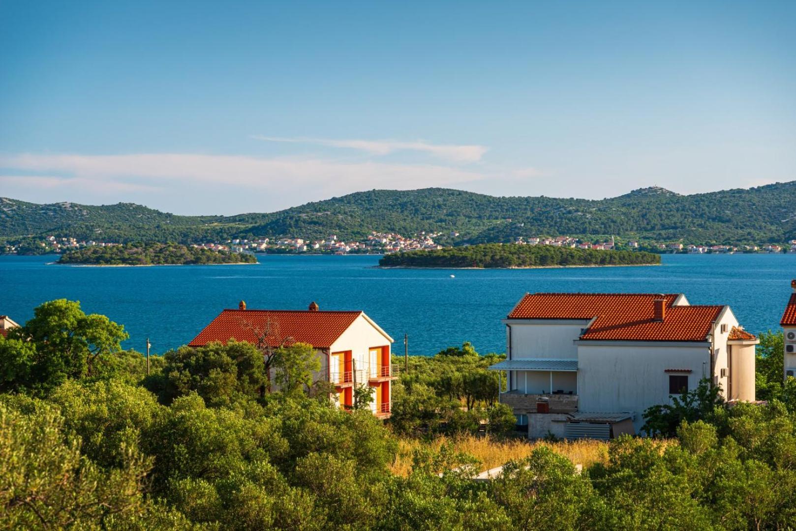 Crowonder Sun Dance Apartments With Heated Swimming Pool Seaview And Garden Sveti Filip i Jakov Exterior photo
