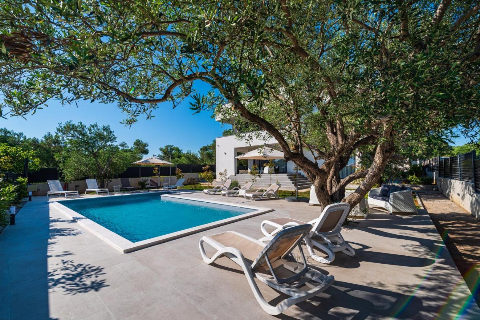Crowonder Sun Dance Apartments With Heated Swimming Pool Seaview And Garden Sveti Filip i Jakov Exterior photo