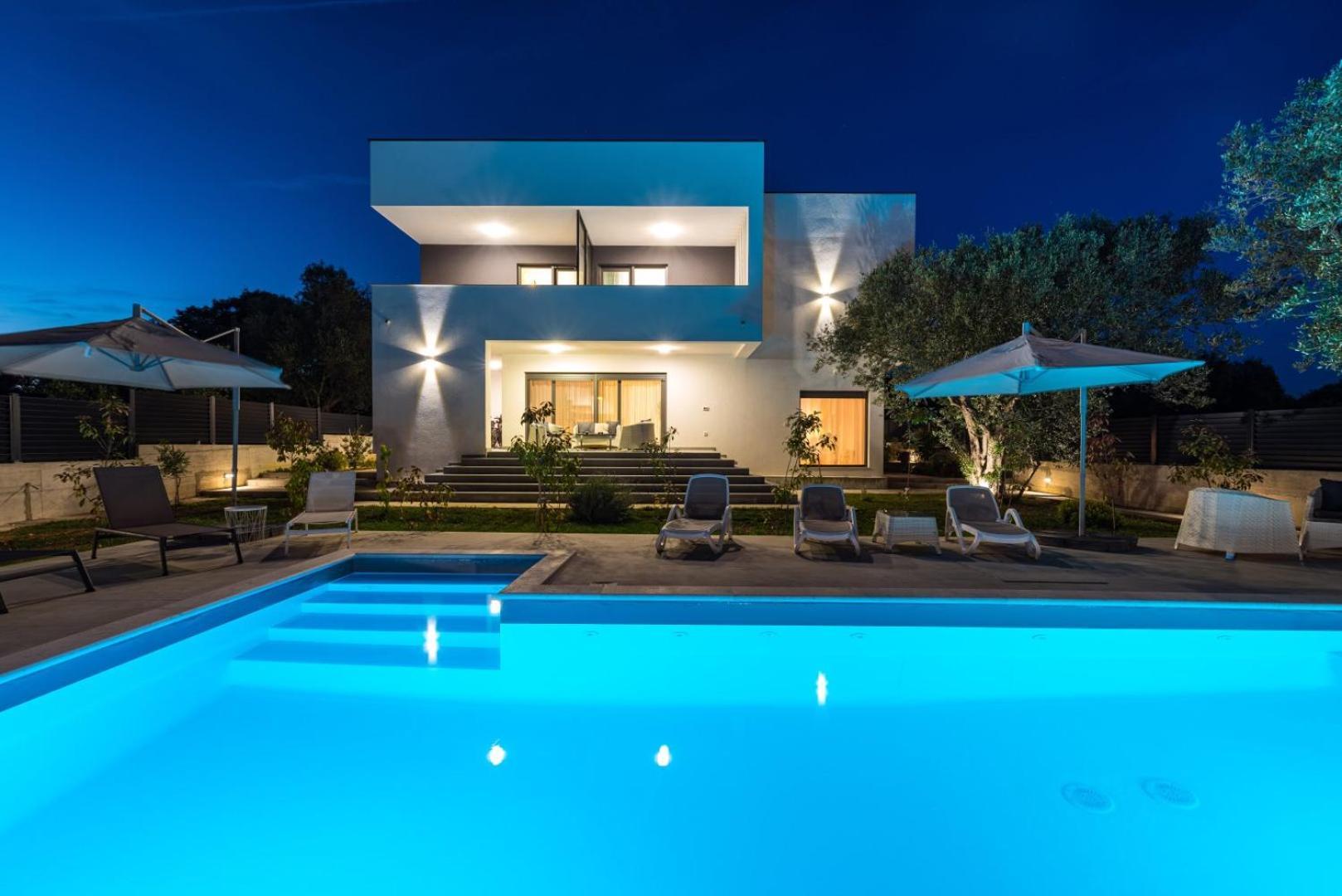 Crowonder Sun Dance Apartments With Heated Swimming Pool Seaview And Garden Sveti Filip i Jakov Exterior photo